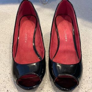 CL by Laundry Black Patent Leather Wedge Heels size 6